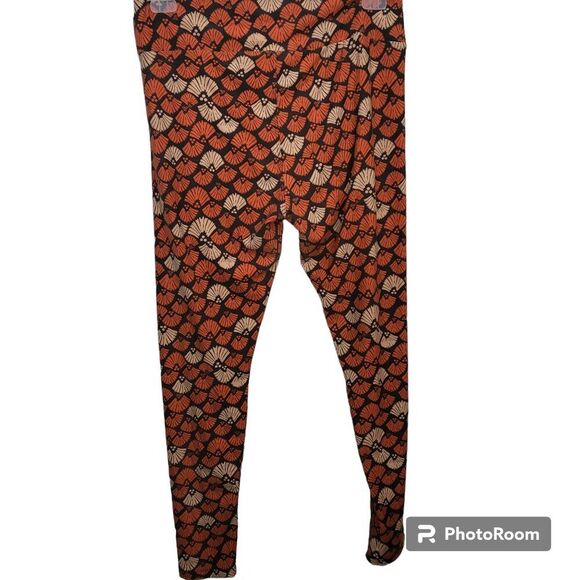 LuLaRoe Shells Tall & Curvy Leggings - Picture 2 of 4